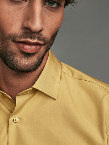 Coupe slim Chemise Next en jaune