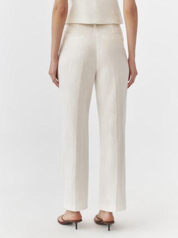 TATUUM Normalny krój Spodnie w kant 'LANKA' w kolorze biały