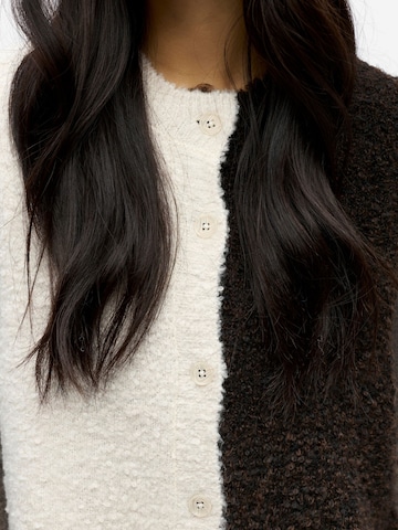 Gilet in maglia di OBJECT in bianco