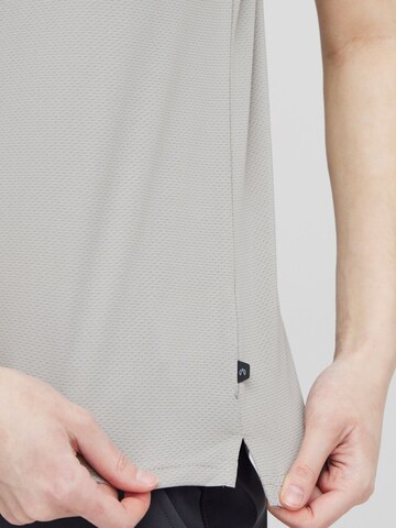 North Bend - Camisa funcionais 'Elwina' em cinzento