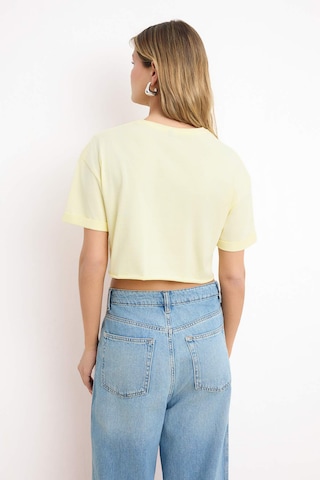 Tricou de la Trendyol pe galben