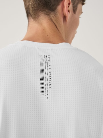 Next Paita värissä valkoinen