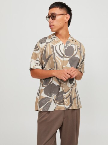 JACK & JONES - Ajuste confortable Camisa 'Palma Resort' en beige: frente