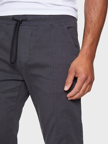 Effilé Pantalon 'Metro' Threadbare en noir