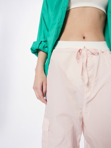 Loosefit Pantalon cargo Monki en rose