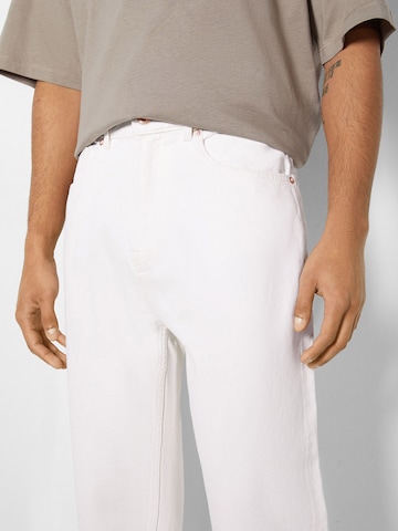 Bershka Normalny krój Jeansy w kolorze beżowy