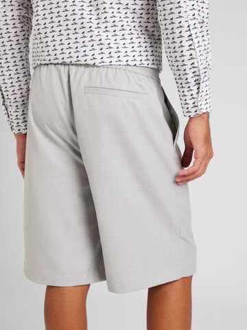 Loosefit Pantaloni di TOPMAN in grigio
