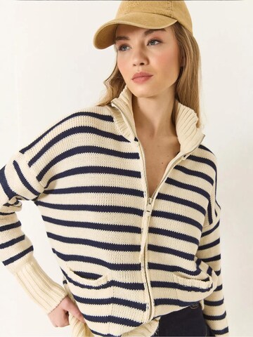 Giacchetta extra large di Bianco Lucci in beige