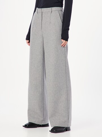 Wide Leg Pantalon à pince minimum en gris : devant