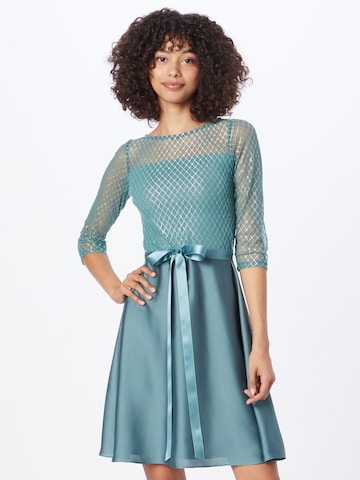 Robe de cocktail SWING en vert : devant