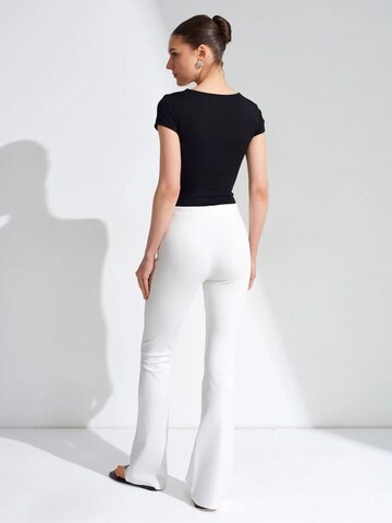 Dilvin Flared Pants in White