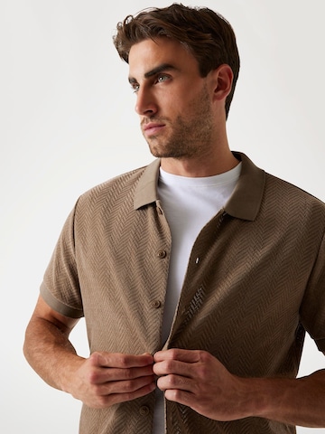 GUESS Regular fit Button Up Shirt in Brown