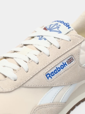 Baskets basses 'CLASSIC AZ' Reebok en blanc
