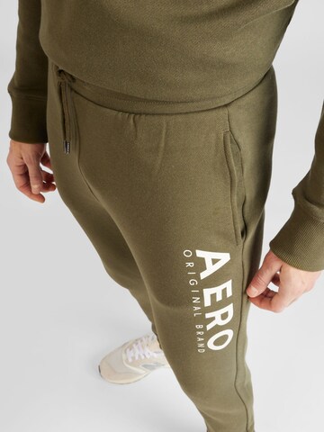 AÉROPOSTALE Tapered Sportbyxa i grön