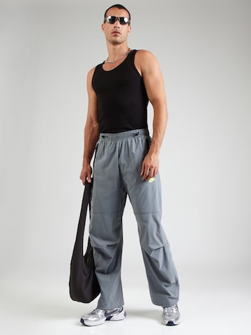 Loosefit Pantalon Nike Sportswear en gris