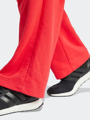Loosefit Pantalon de sport 'Essentials' ADIDAS SPORTSWEAR en rouge