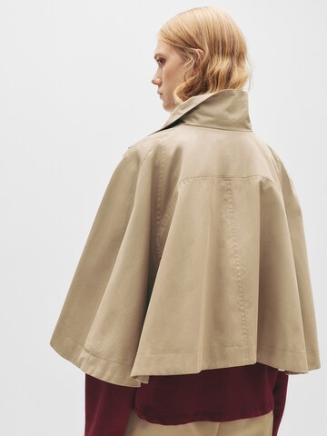 Capă de la Pull&Bear pe bej