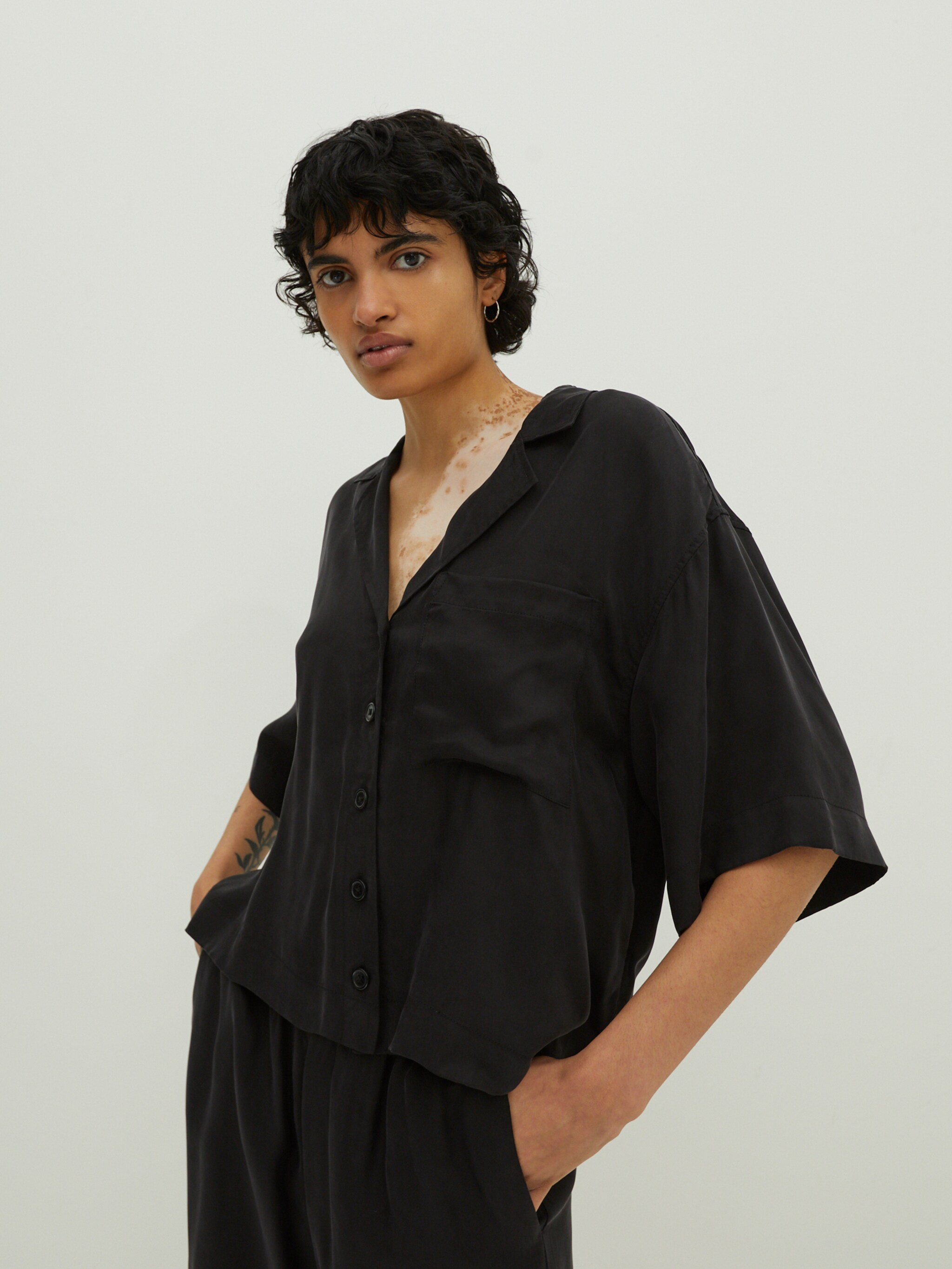 EDITED Producten Blouse 'Dallas' Zwart