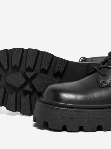 ONLY Šněrovací boty 'Banyu' – černá