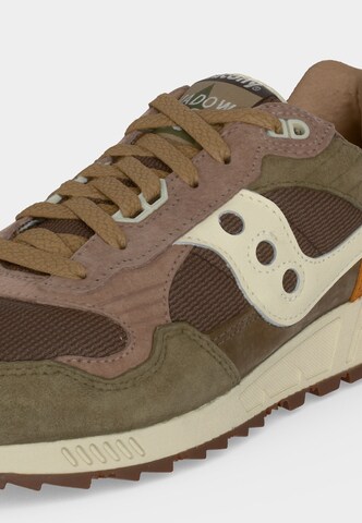 Sneaker bassa 'SHADOW 5000' di saucony in marrone