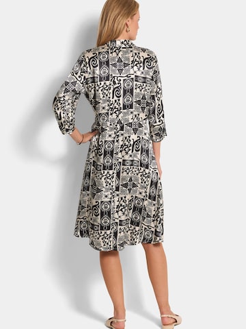 Goldner Kleid in Schwarz