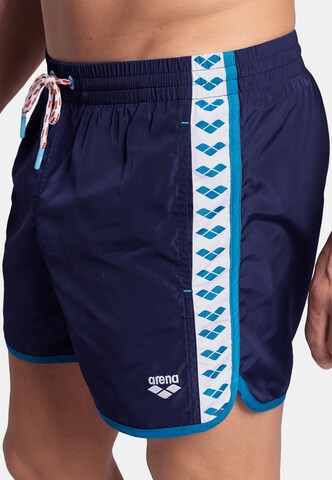 Pantaloncini da bagno 'TEAM STRIPE' di ARENA in blu