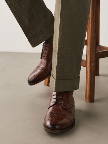Scarpa stringata di Next in marrone