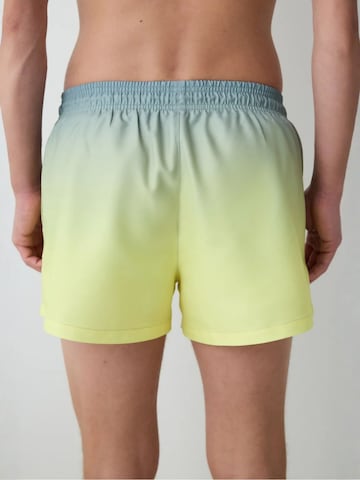 Penti Rövid fürdőnadrágok 'PENTI Herren-Badeshorts mit Farbverlauf und Streifen' - vegyes színek