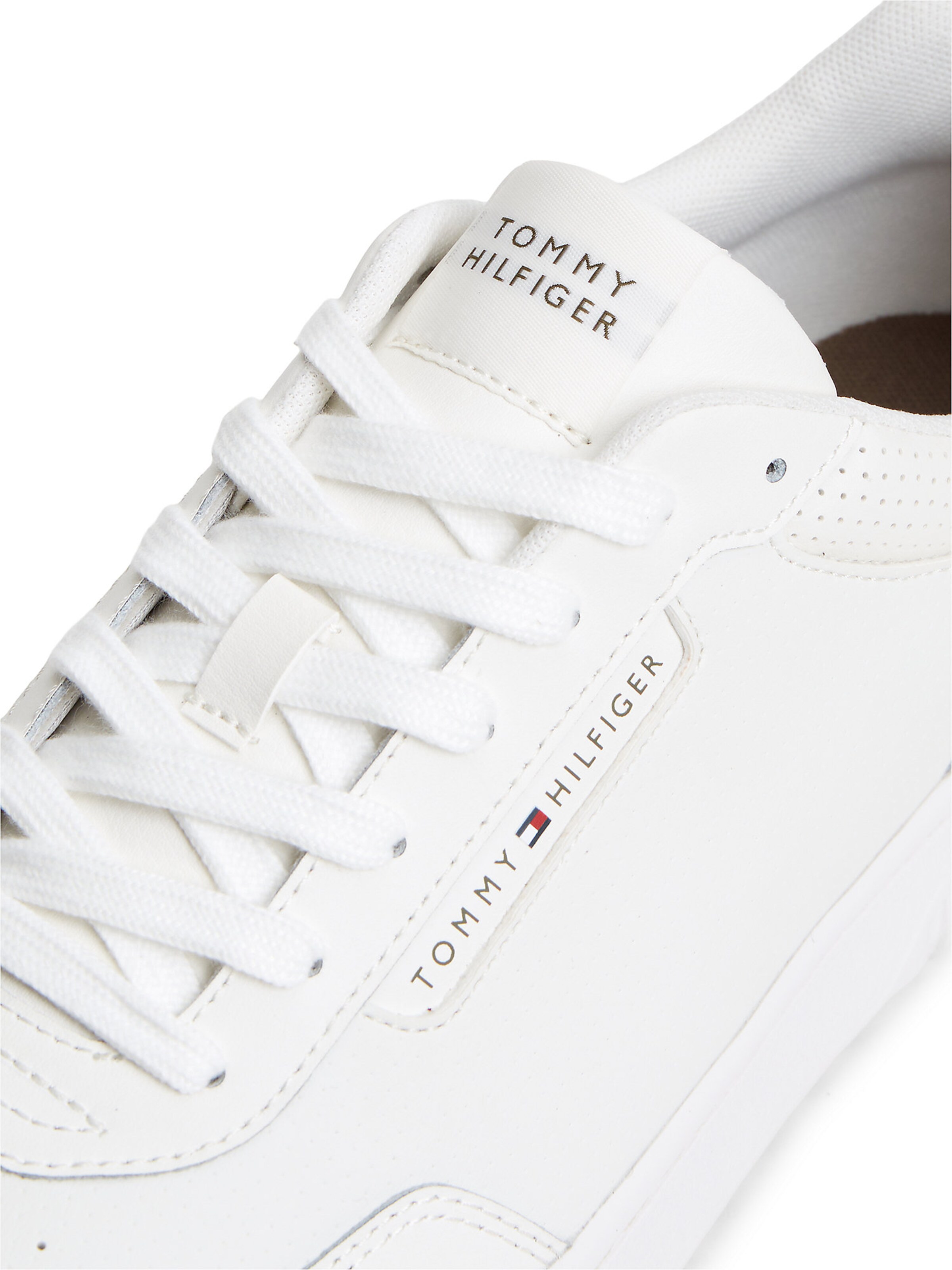 TOMMY HILFIGER Sneakers 'Basket Core' in White