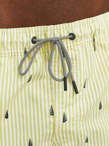 JACK & JONES Badeshorts i gul
