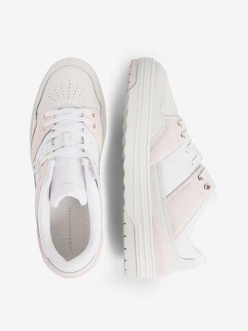 TOMMY HILFIGER Sneaker low in Beige: predná strana