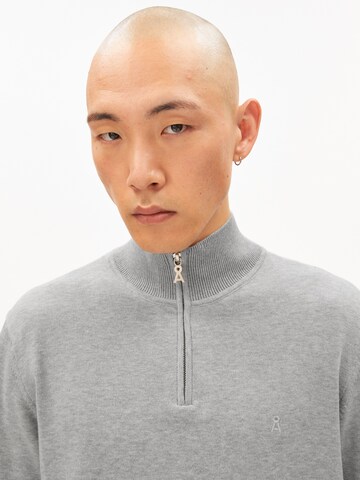 Pulover 'FAABES' de la ARMEDANGELS pe gri