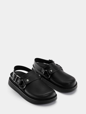 Pull&Bear Clogs in Zwart