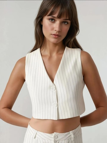 Hiccup Vest in White: front