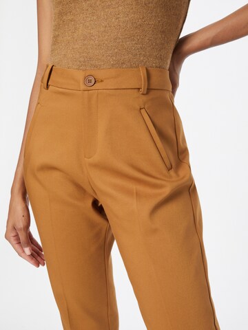 Regular Pantalon à plis 'Daya' minus en marron