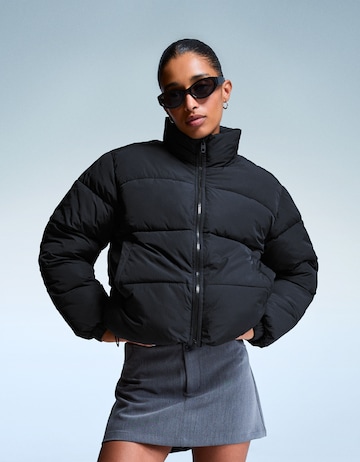 Bershka Winterjas in Zwart: voorkant