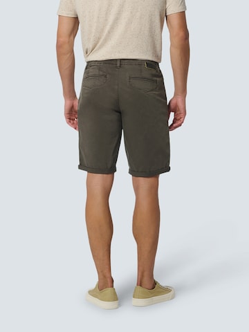 No Excess Regular Shorts in Grün