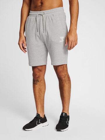 Hummel Regular Workout Pants in Grey: front