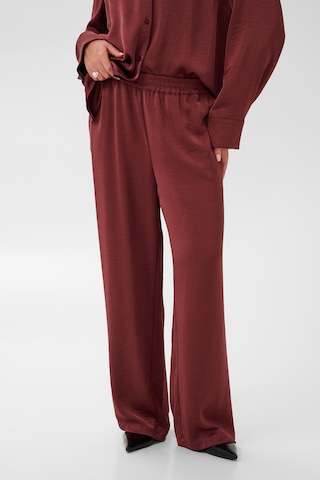 KAFFE CURVE Loose fit Pants in Red: front