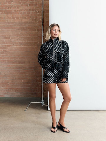 melns Next Starpsezonu jaka