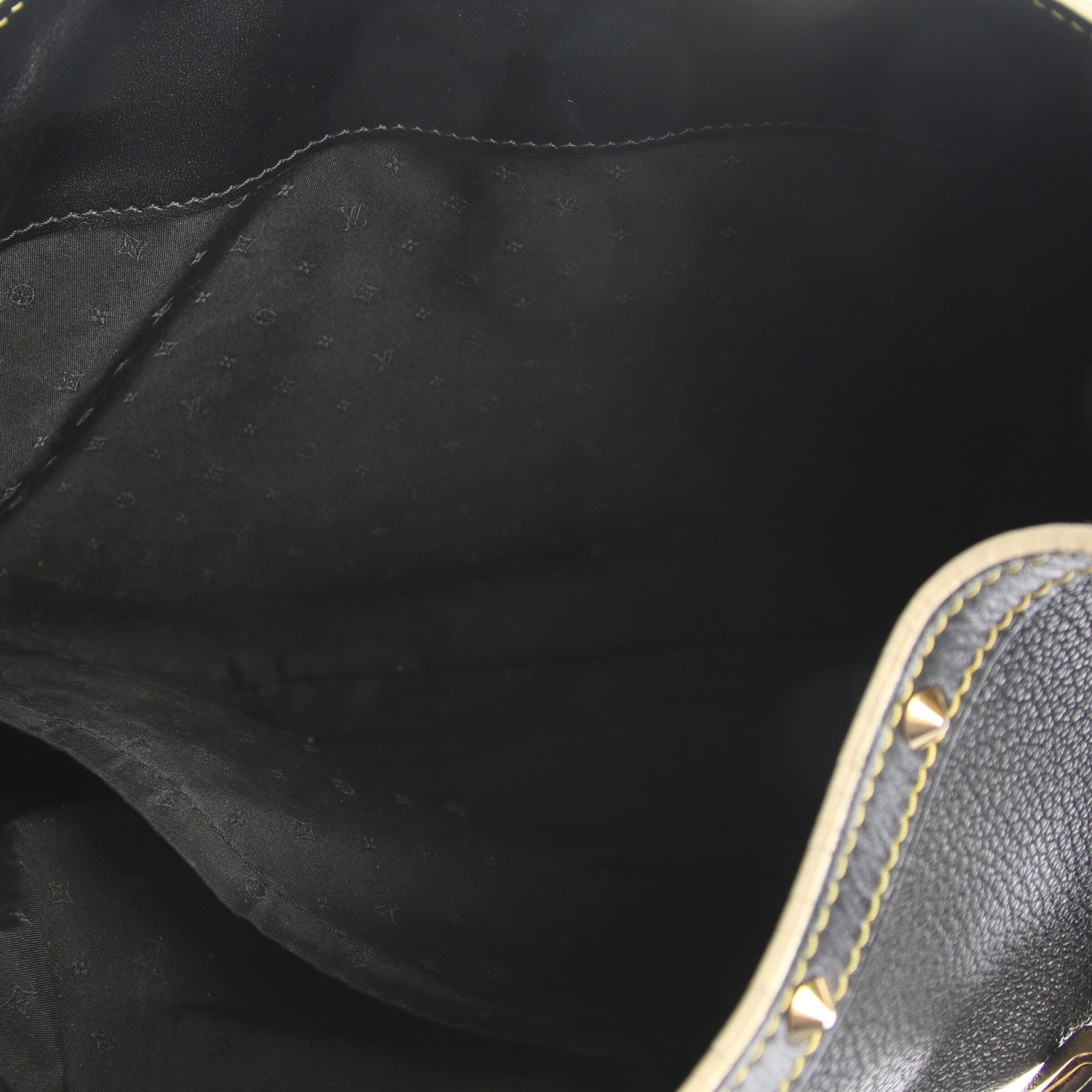 Louis Vuitton Bag in One size in Black