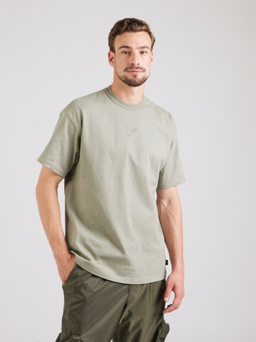 Nike Sportswear Paita 'Premium Essentials' värissä vihreä: etupuoli