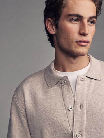 Next Regular Fit Neuletakki värissä beige