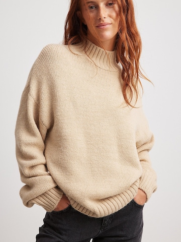 Pull-over oversize NA-KD en beige : devant