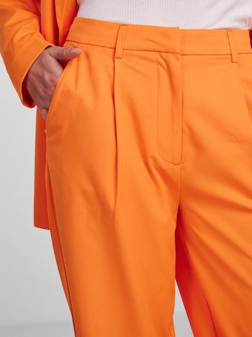 PIECES Regular Pleat-Front Pants in Orange