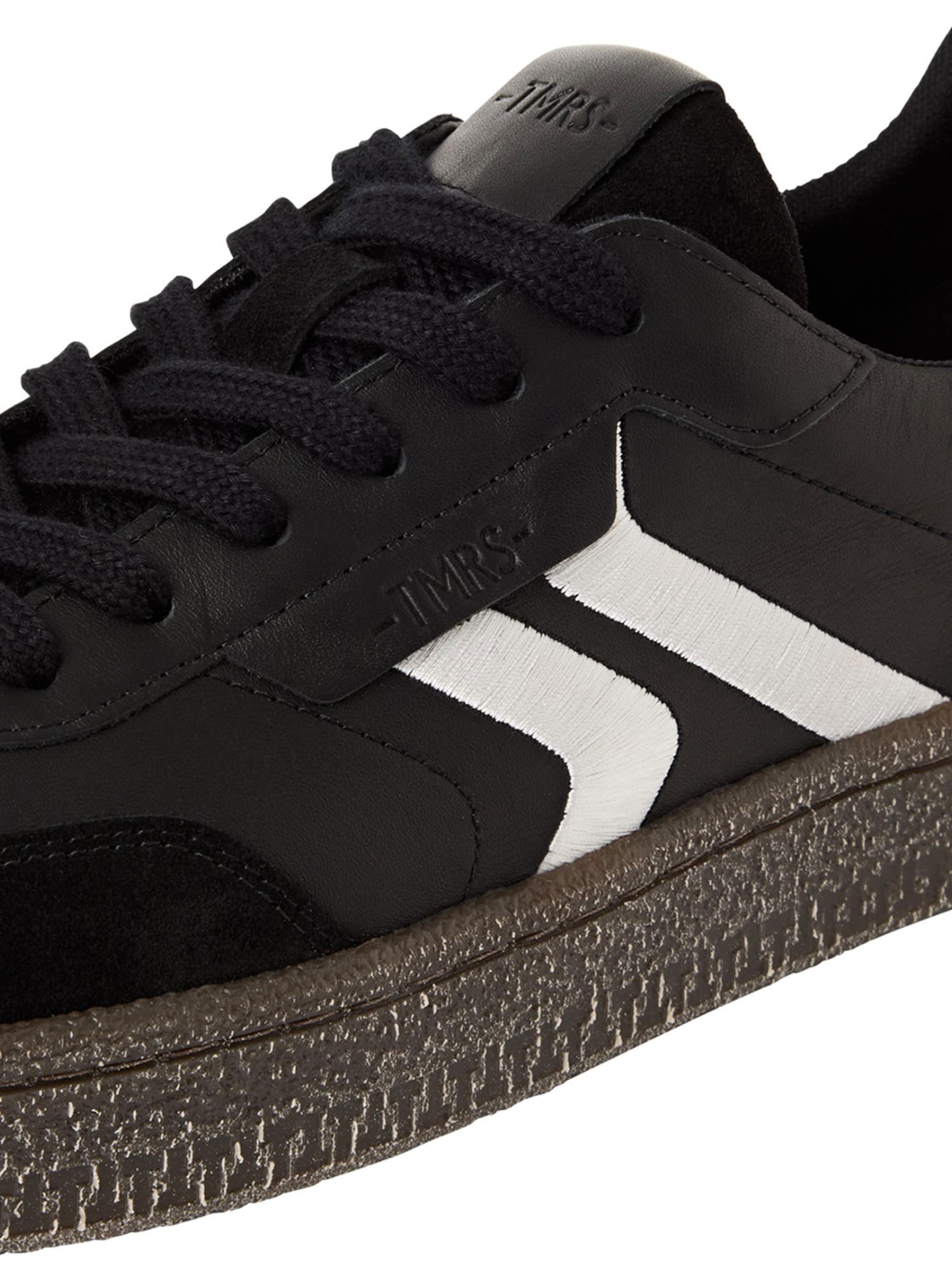 Baskets basses Tamaris en noir