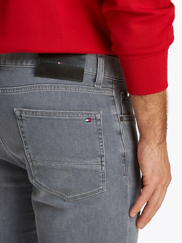 TOMMY HILFIGER Слим Джинсы 'Bleecker' в Серый