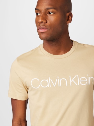 Calvin Klein Klasický střih Tričko – béžová