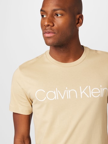 Calvin Klein - Ajuste regular Camiseta en beige