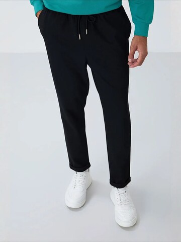 Pantalon de sport 'Jogginghose' Tommy Life en noir : devant